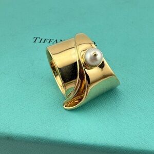 Tiffany & Co. Eddie Borgo Pearl Ring in 18k Yellow Gold 18g ✨